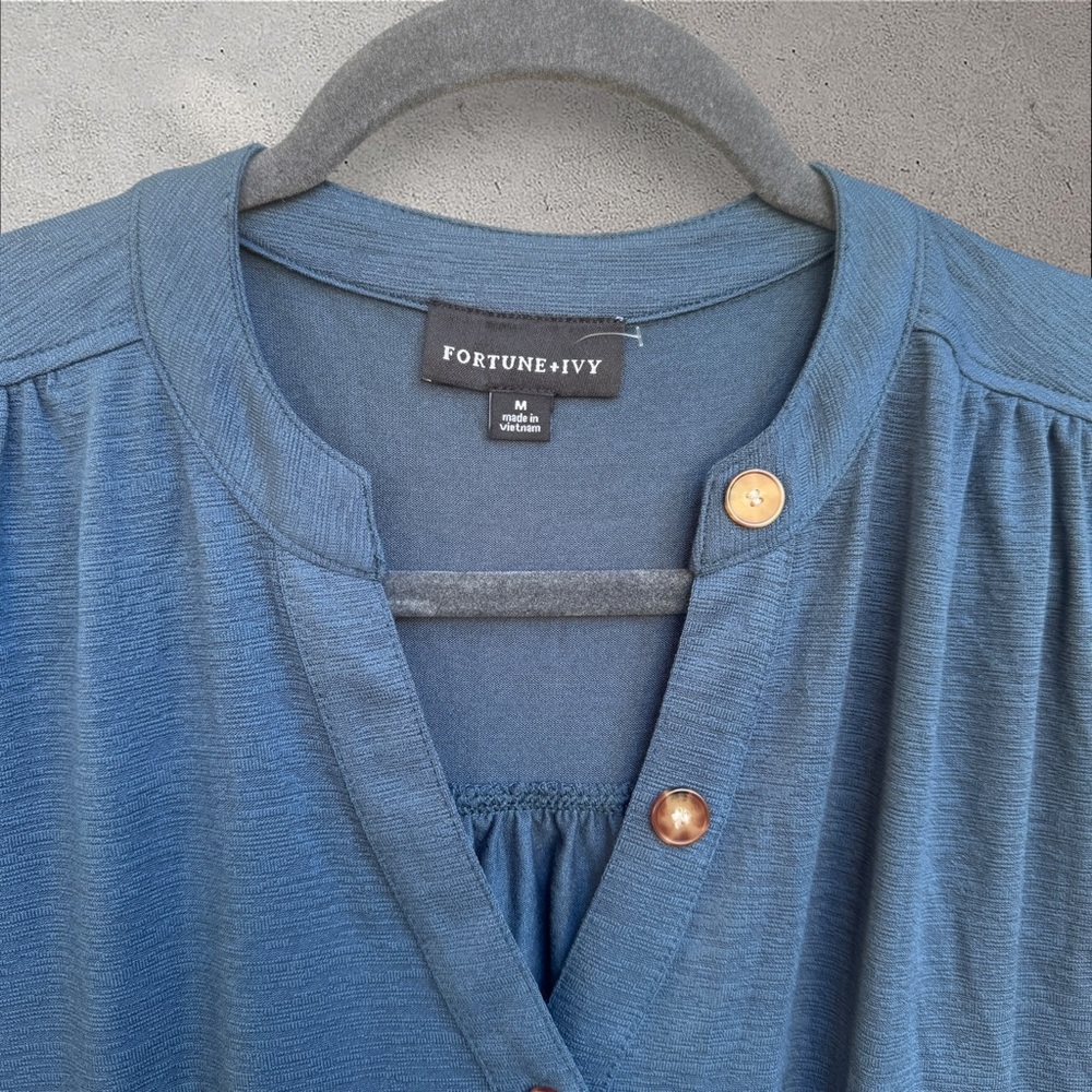 NEW Fortune + Ivy x Stitch Fix blue blouse with button accents, medium - Picture 2 of 6